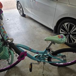 SCHWINN GIRLS BIKE