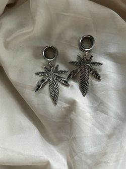 12mm Tree Leaf Plug Tunnels