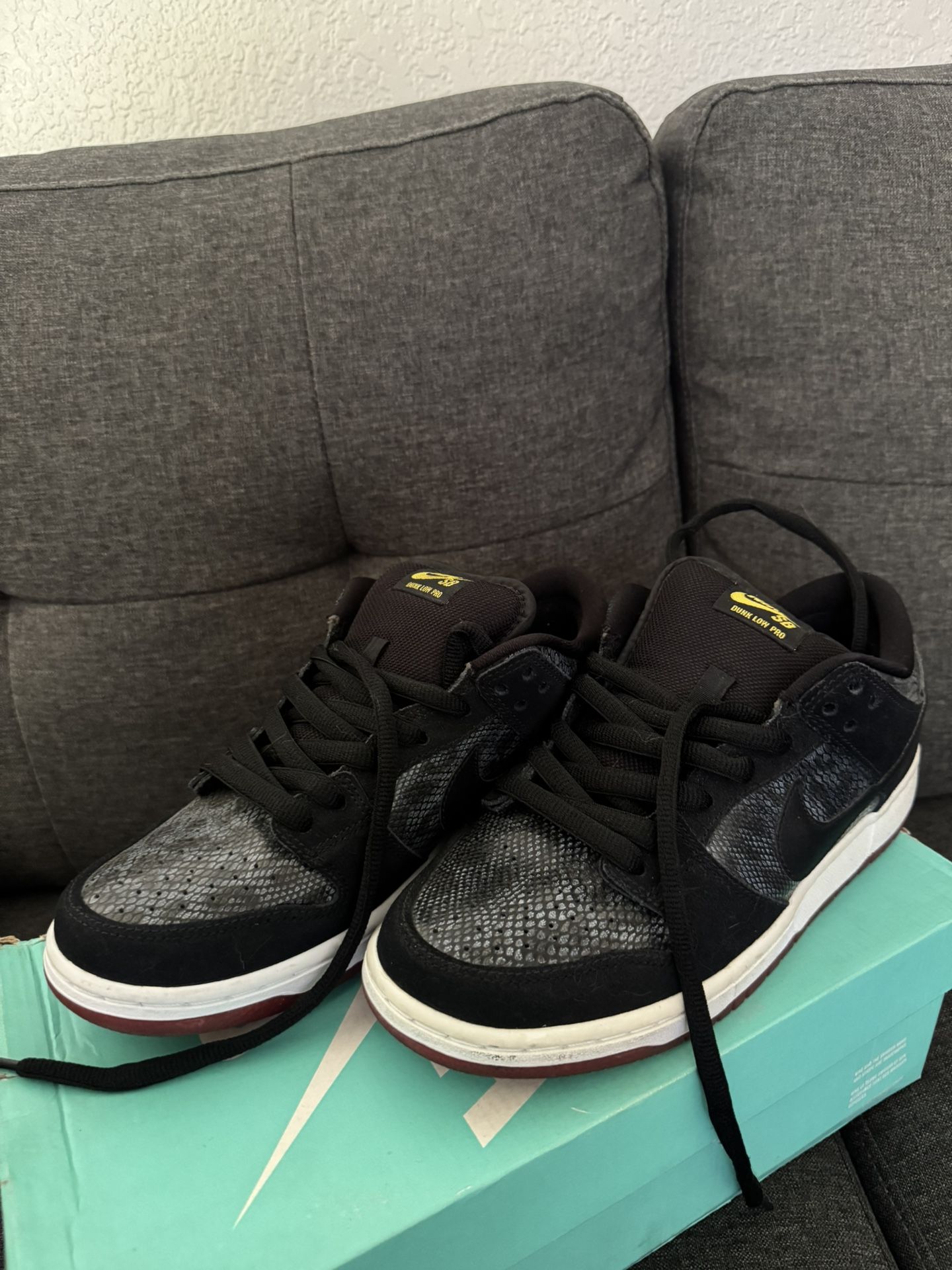 Nike SB Dunk Low Snake Eyes RARE Size 9
