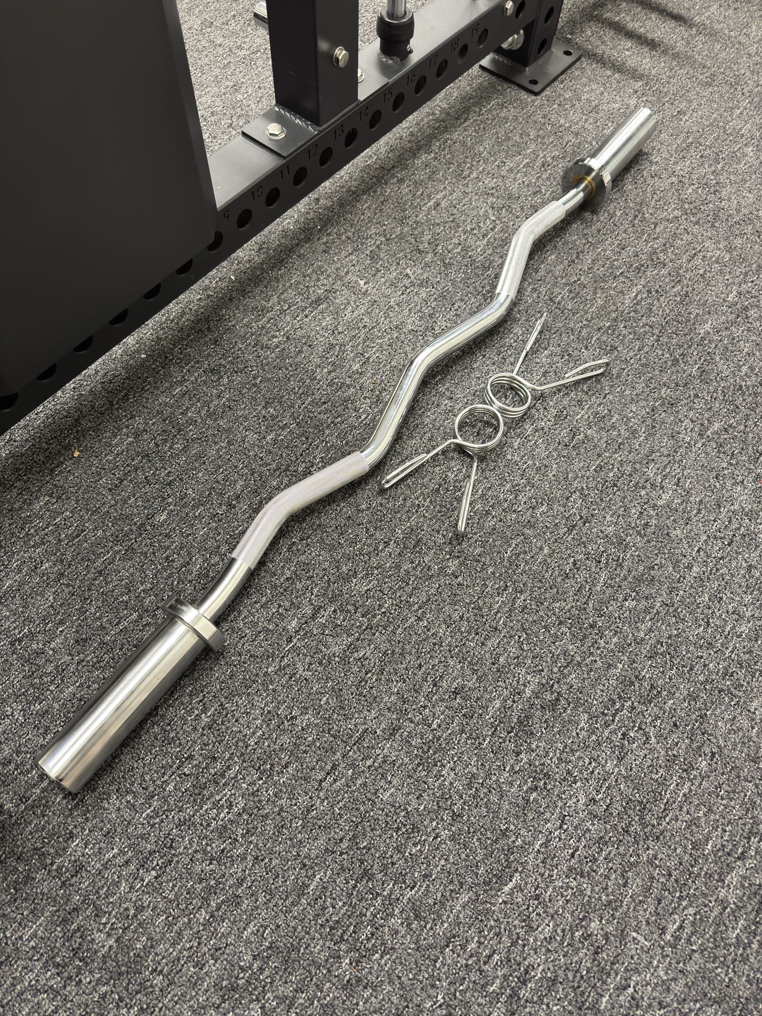 EZ Curl Bar with Spring Clips – Brand New in Box 💪