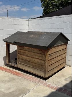 Casa para perro grande de madera