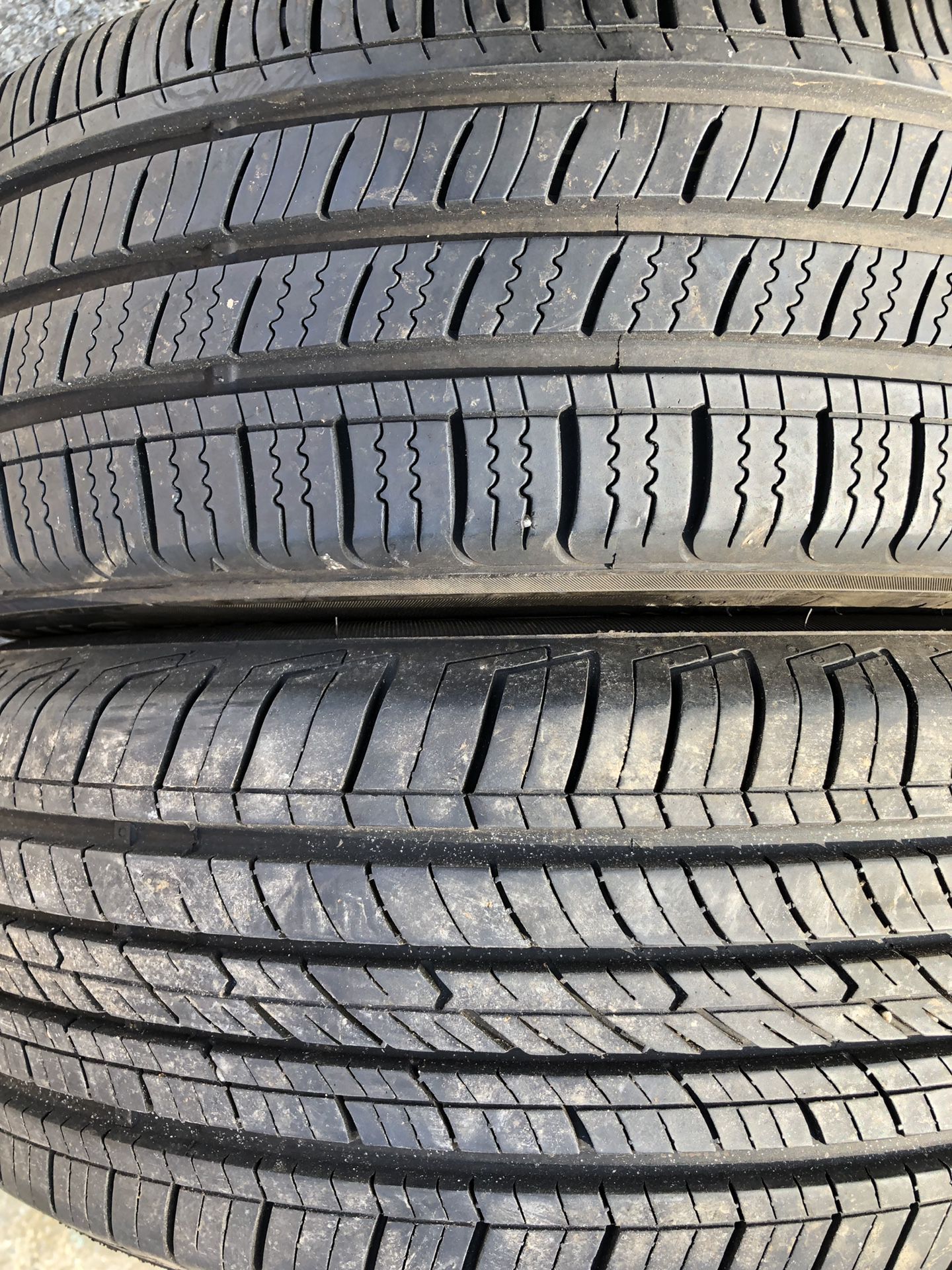 Two used tire 185/60R15 one KUMHO end one COOPER two used tire $45 2 llantas usadas 185/60R15 una KUMHO Y una COOPER por las 2 llantas $45