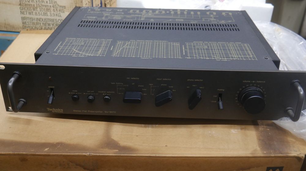 Technics SU-9070 Stereo Flat Preamplifier WITH ORIGINAL BOX . USED. TESTED. IN A GOOD WORKING ORDER. ITEM STILL IN PLASTIC AND ORIGINAL BOX. IT LOOKS 