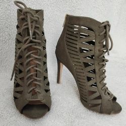 ✅️ Olive Green Open Toe Lace Up High Heels• Ankle Booties• Size 7• Great Condition• $15firm