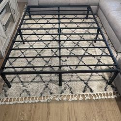 14 inch Metal Platform Queen Bedframe