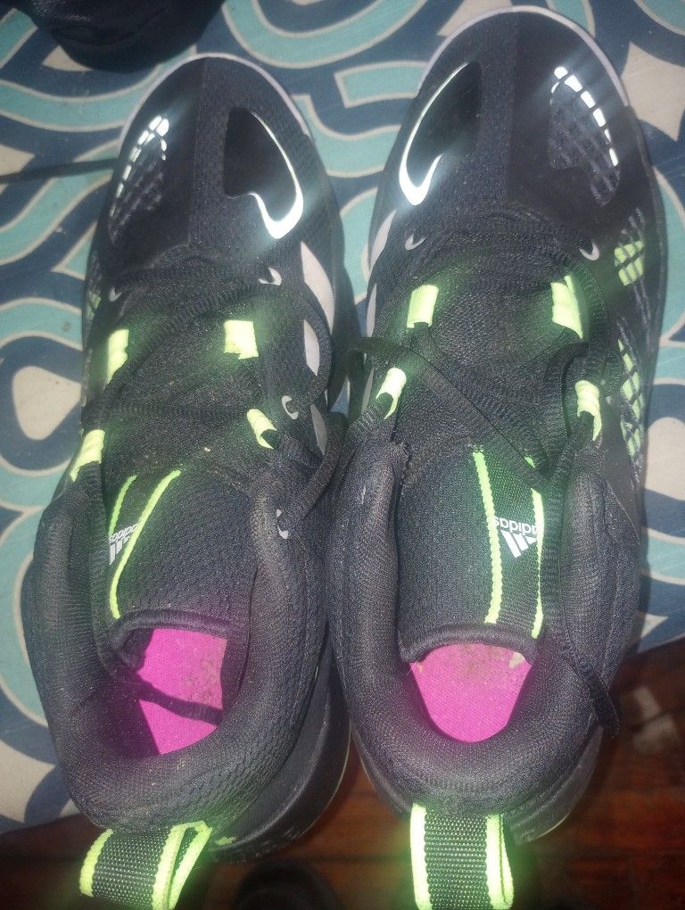 Sz 9 Tennis Shoes 