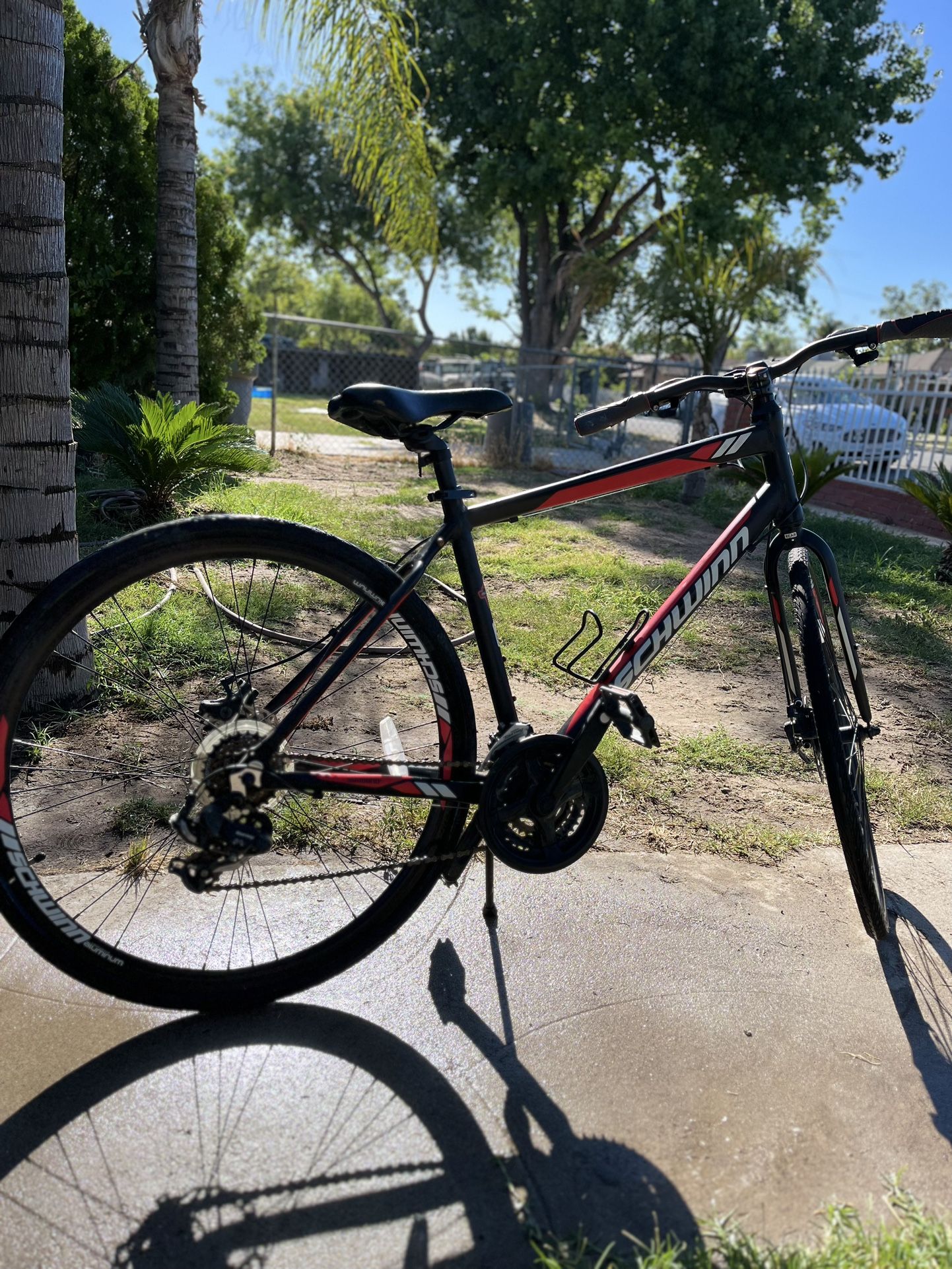 Schwinn Mens Circuit 700c/28” Hybrid Bike for Sale in Fresno, CA
