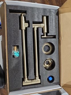 Pot filler faucet