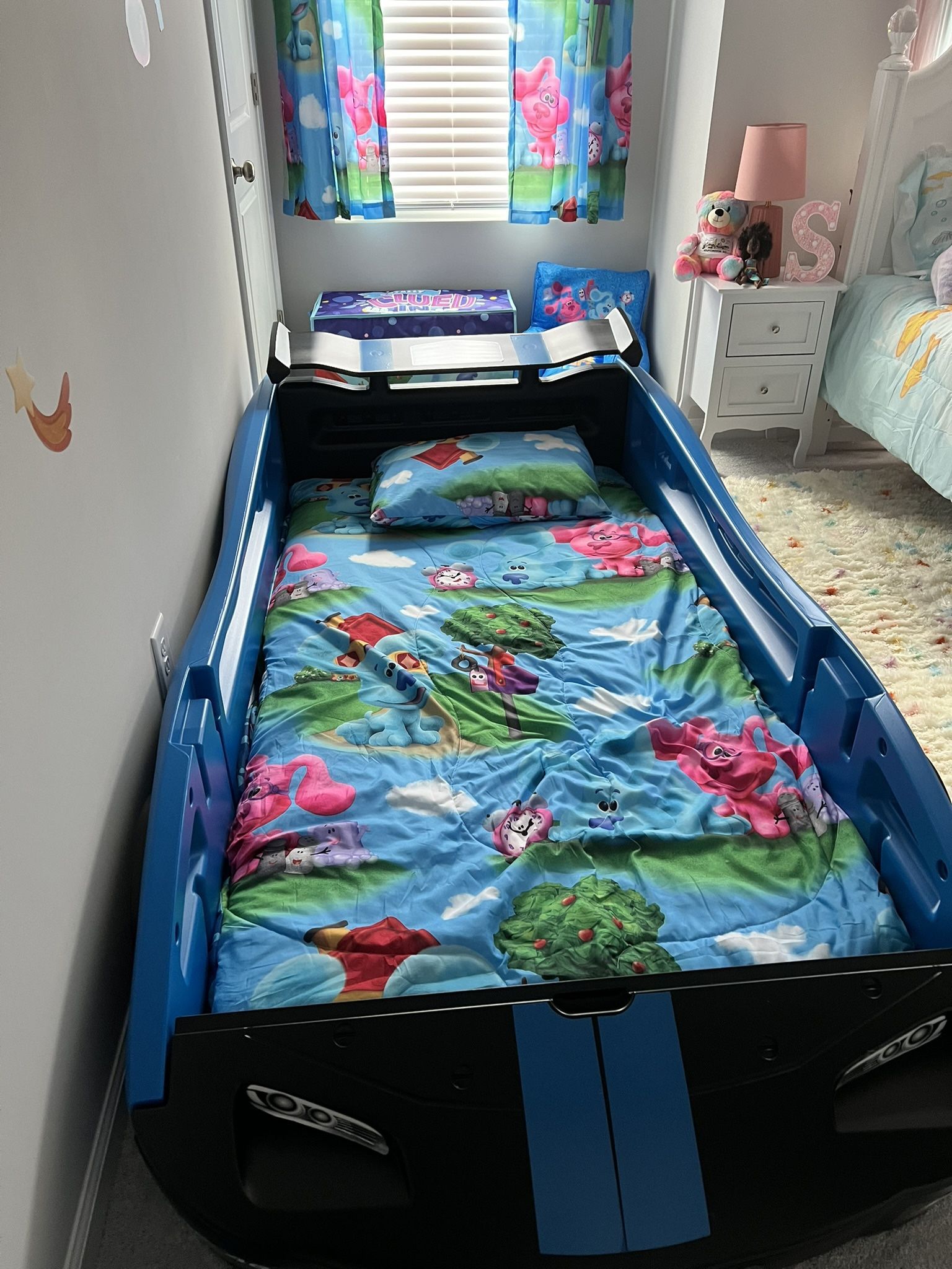Kids Bed With Curtains 