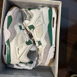 Jordan 4 Pine Green Size 10 Use 