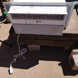  Polar Air 8000 BTU Air Conditioner In Good Condition With Remote Contro l 