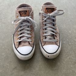 Women’s Converse Size 9