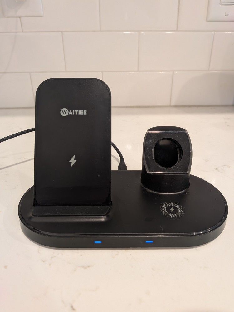 CHARGING STATION: 3-IN-1