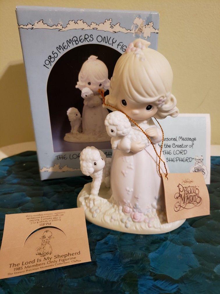 Precious Moments Figurine/ The Lord Is My Shepherd Girl With Lambs w Box ☆ Oak Lawn