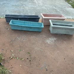 4 Planter Pots 