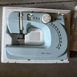 Kenmore Mini Sewing machine 