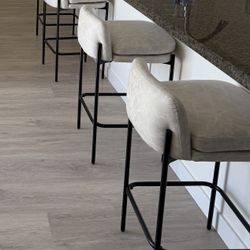 4 Counter Stools 