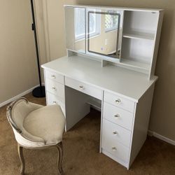 Beautiful Vanity, Barely Used