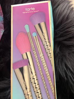 Tart limited-edition magic wands brush set