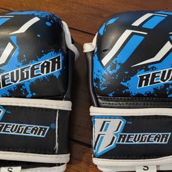 Youth MMA Gloves Size Small - Like New!