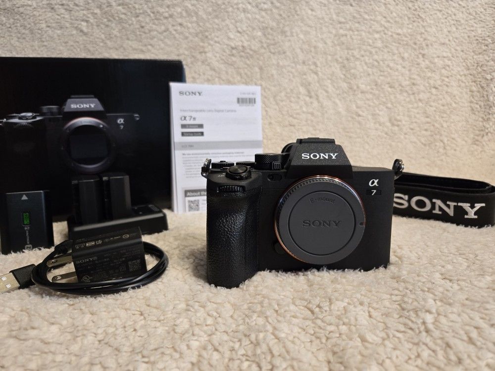 Sony A7 IV 33 Megapixel E-mount FULL-FRAME For SALE