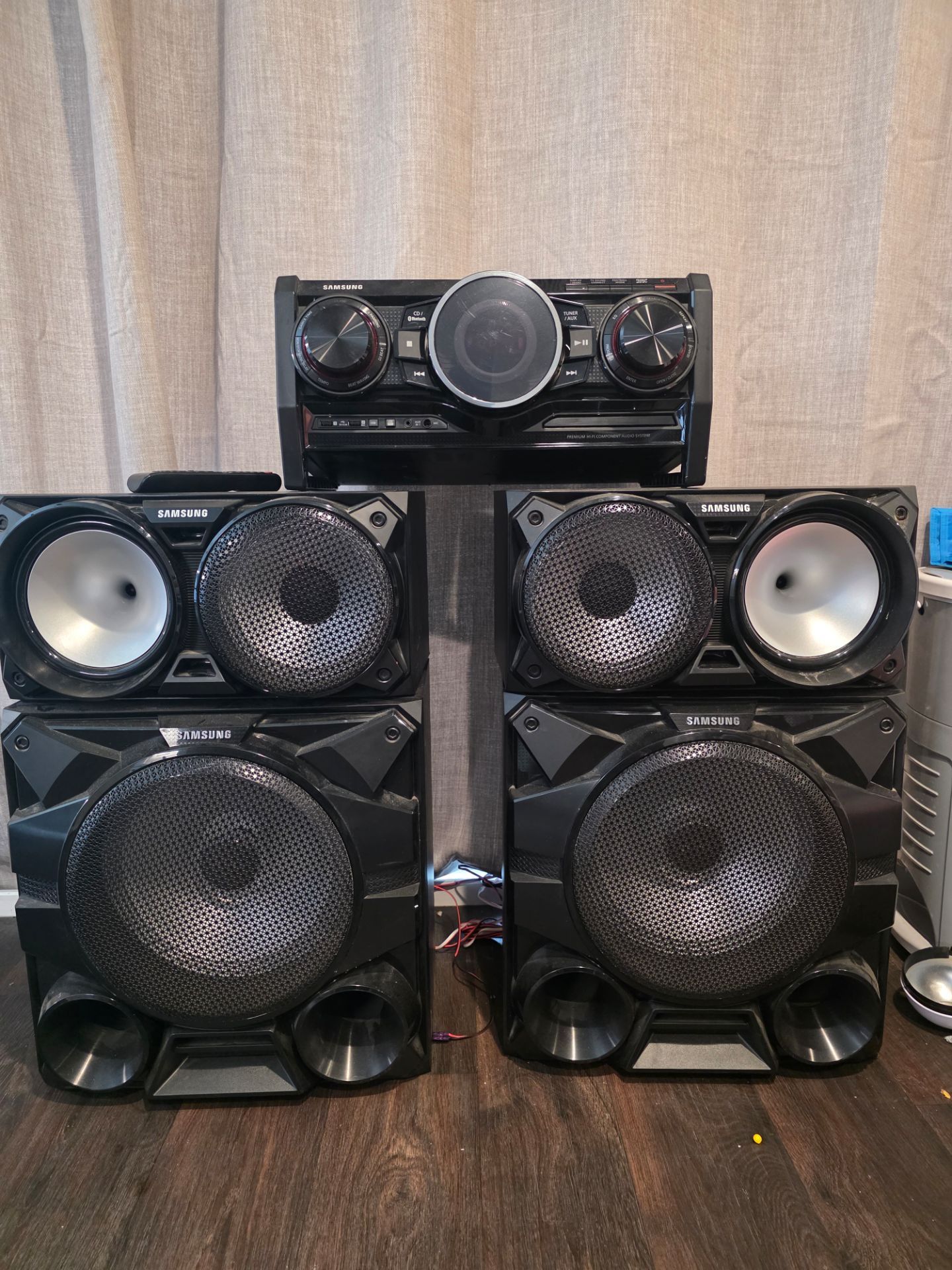 Blutooth and cd player Samsung mx-hs7000 stereo system 250 $obo