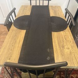 dining table and 4 Chairs 