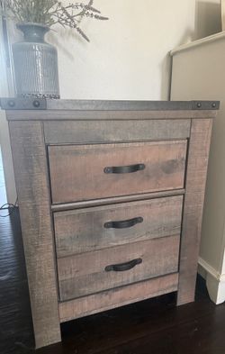 Trinnel Ashley dresser and 2 night stands