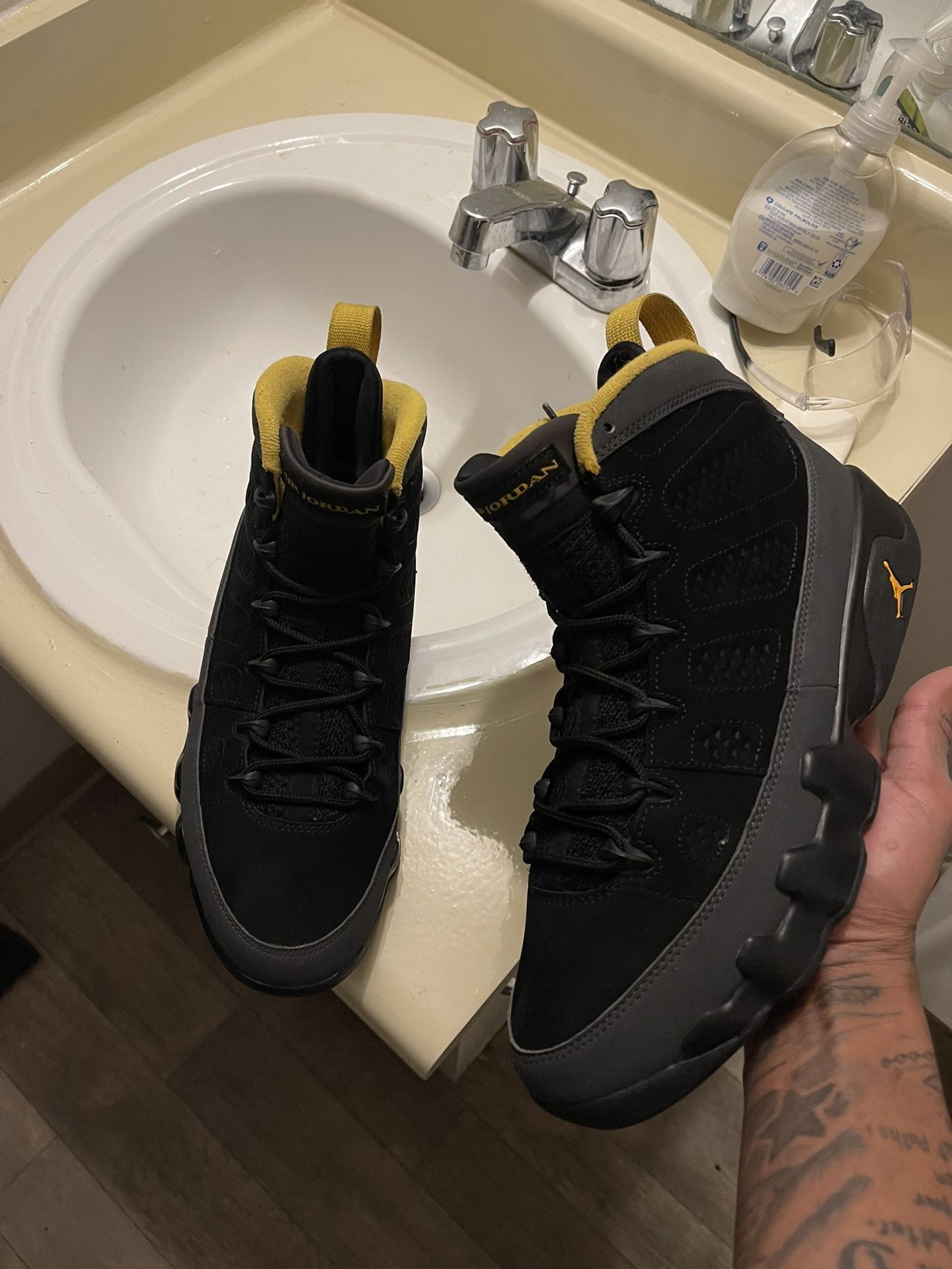 Air Jordan 9 “Univeristy Gold” Size 8.5