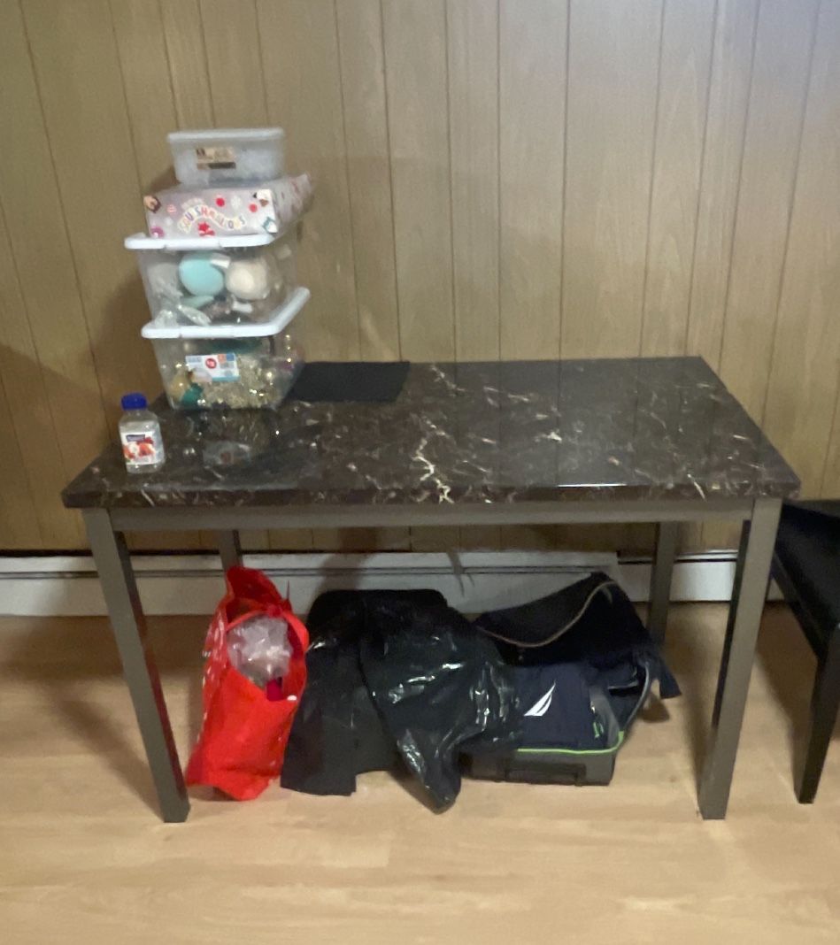 Like new kitchen table