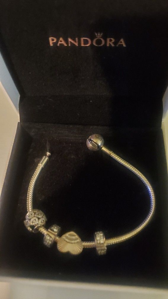 Pandora Bracelet W Charms
