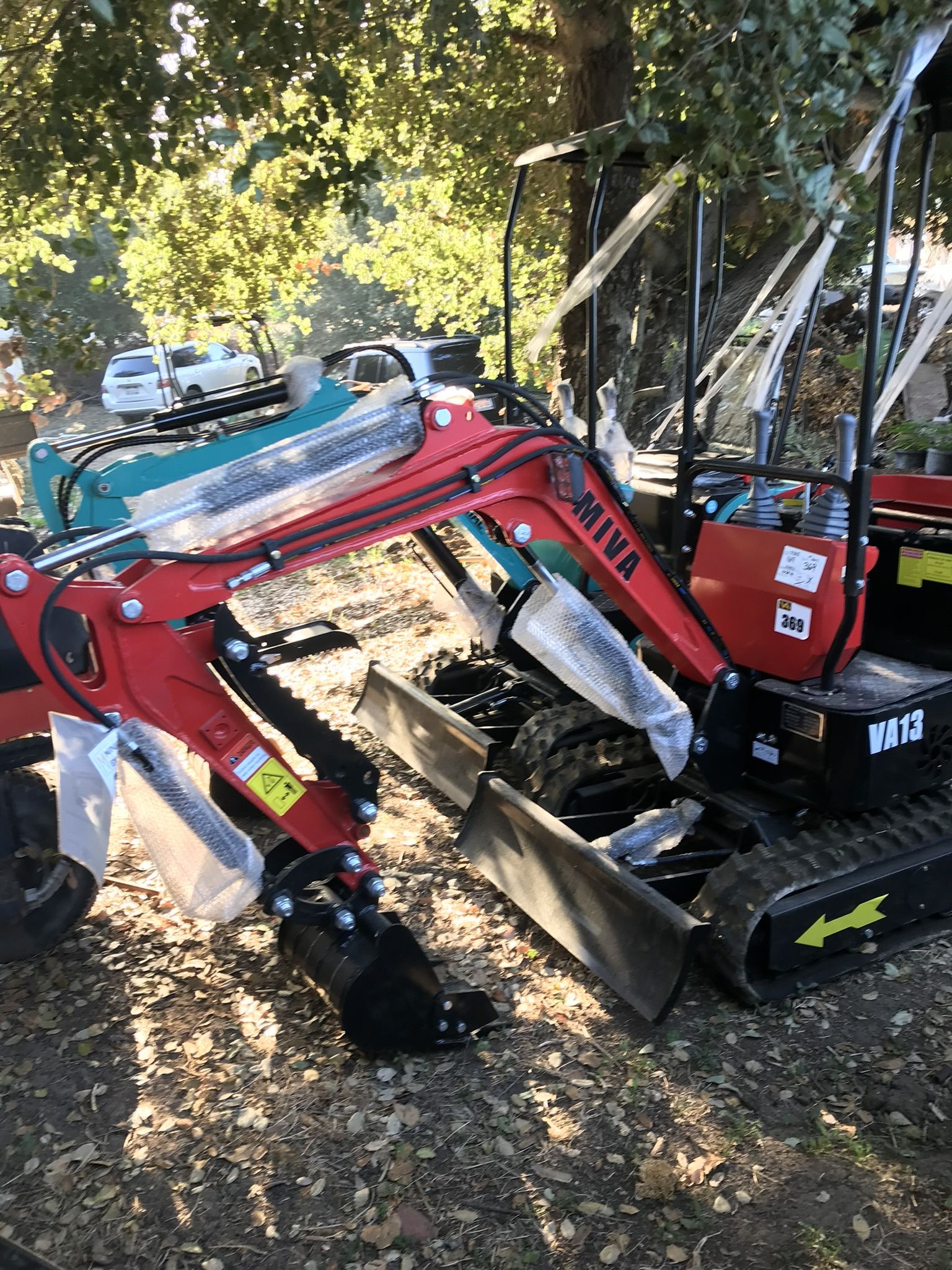 Mini excavator With Grapple Bucket   - Gasoline 