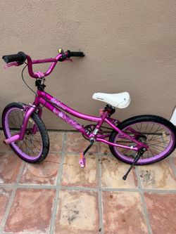 Unisex bike with free helmet