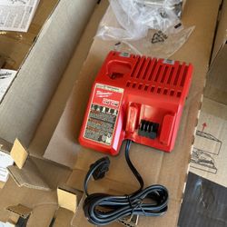 Milwaukee Charger M12 And M18