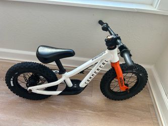 Commencal Ramones 12 inch wheels push bike