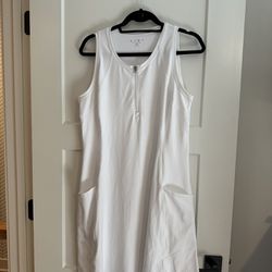 Livi Active 14/16 Athleisure White Dress W Front Pockets
