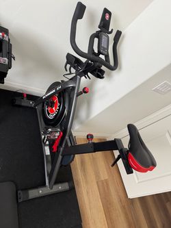 Schwinn IC4 Stationary bike