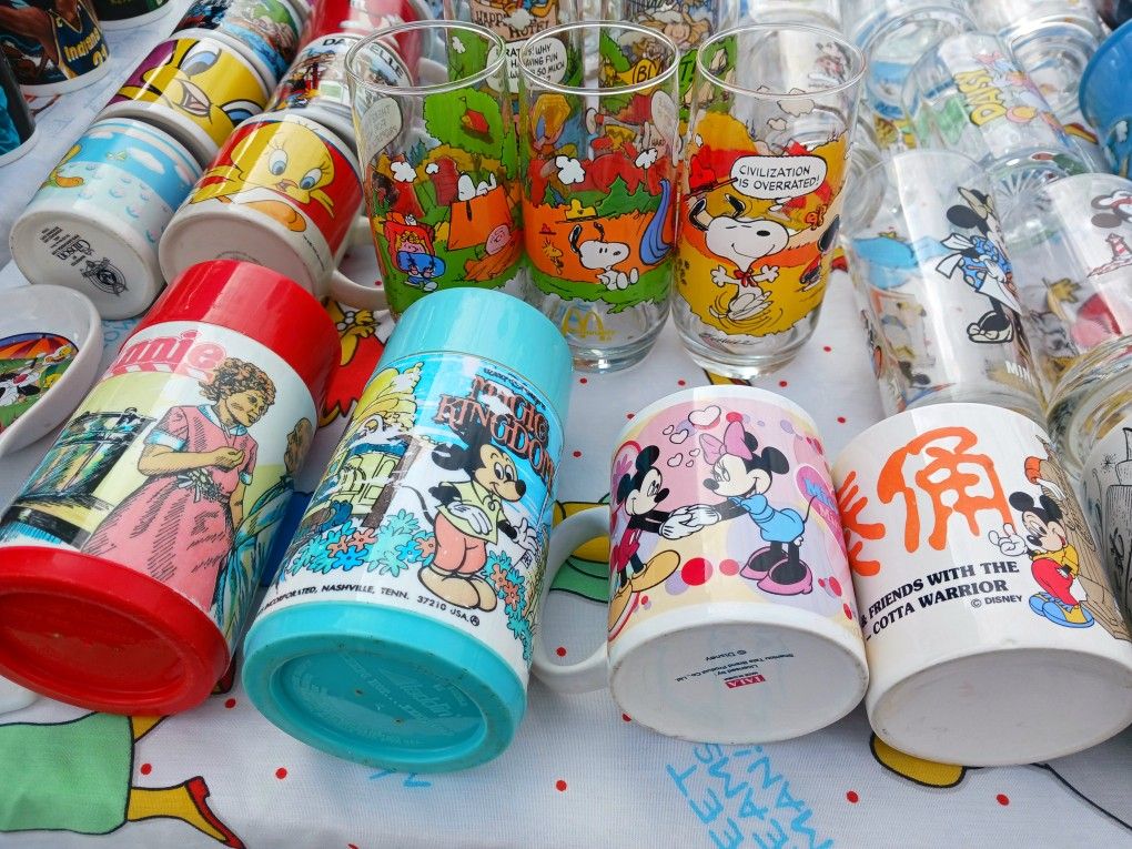 Vintage Vtg 1970s - 2000s Disney Looney Tunes Snoopy Charlie Brown Nba Mlb Nfl Sports Movie TV Muppets Scooby-Doo Cups Mugs Glasses Glassware 