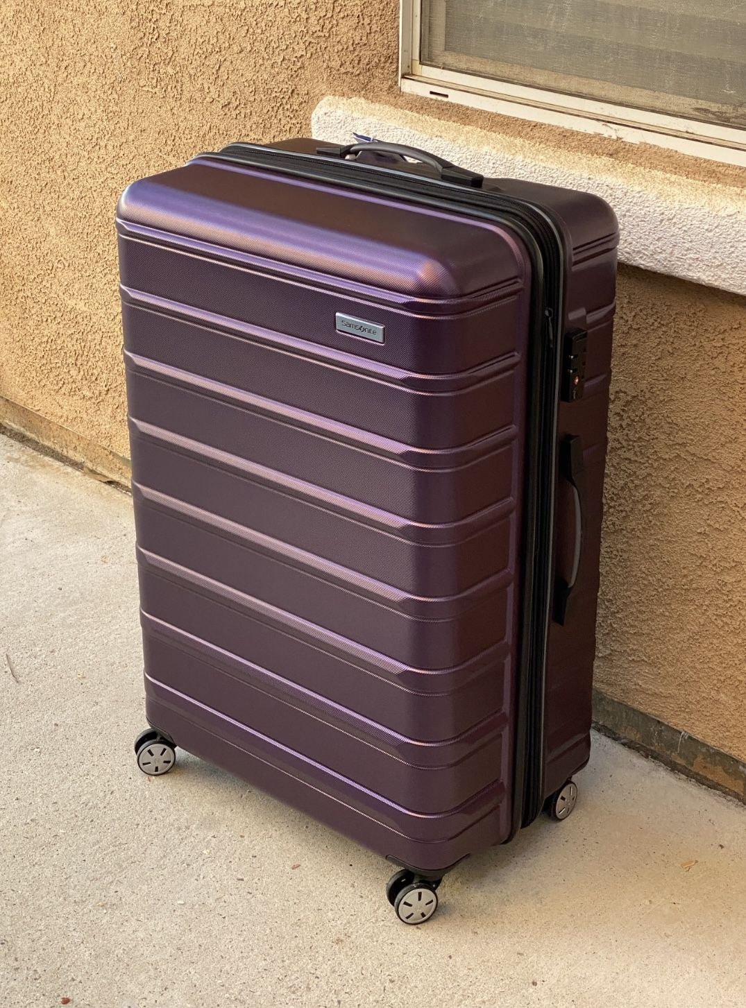 NEW Carry On 360 Spinner Suitcase W/ TSA Locks, Samsonite Omni 2 Carry On Hardside Luggage !