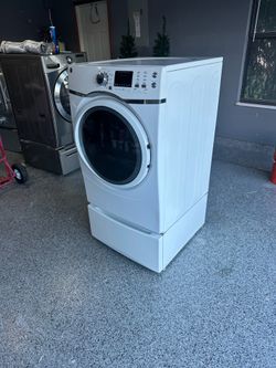 GE Electric Dryer with Pedestal