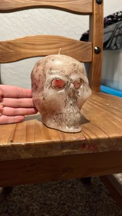Skull “bleeds” Candle