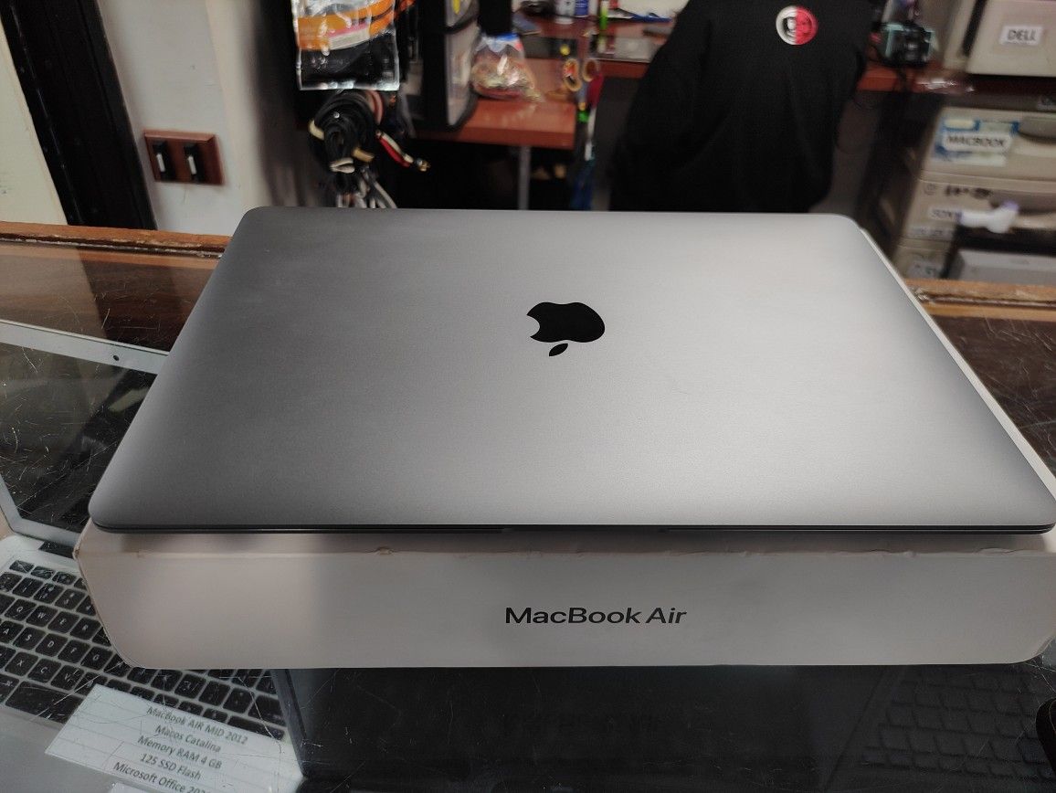 🔴MacBook Air M1 2020 Like New🔴