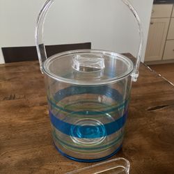 2000 Plastic Ice Bucket