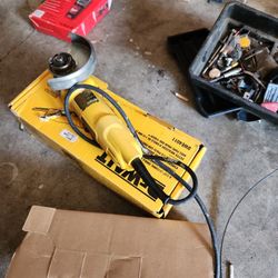 DEWALT
7 Amp 4.5 in. Small Corded Angle Grinder with 1-Touch Guard Used
