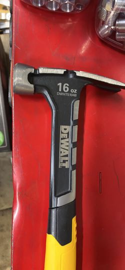 DeWALT hammer with magnet