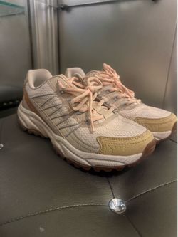 Sketchers Women Hiking Shoes / size: 6.5 women