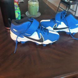 brand new Mike trout baseball plastic cleats size 9 