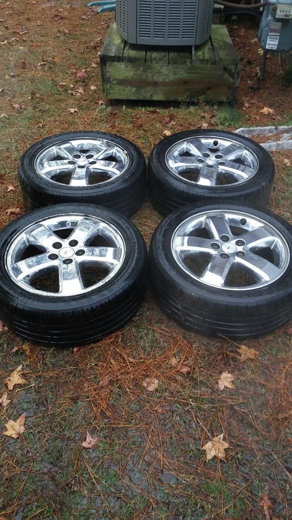 Set of 17 inch Chrome Pontiac G6 Wheels