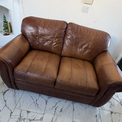 BEAUTIFUL REAL LEATHER LOVE SEAT! $100