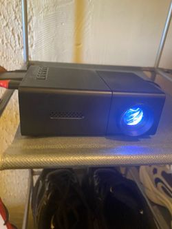 Mini projector wirh remote